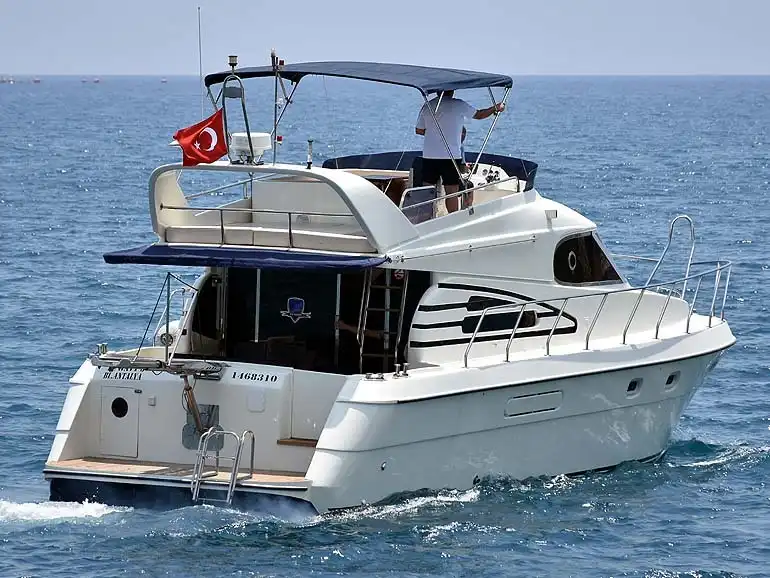 TU NAVY 3-YACHT